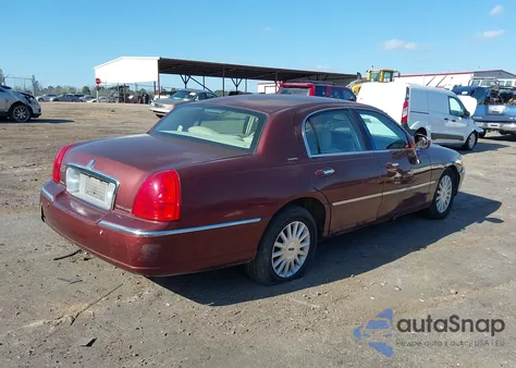 2003 Lincoln Town Car Signature from USA, damaged, VIN 1LNHM82W03Y604379